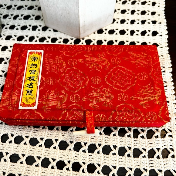 Vintage Hand-Painted Wooden Changzhou Combs Set - Multicolor - Picture 2 of 3